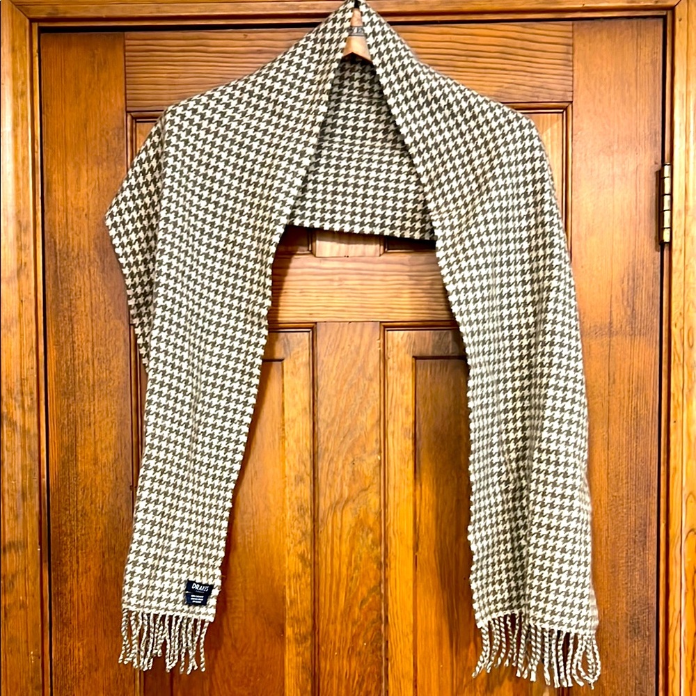 Drake’s of London Houndstooth Cashmere Scarf in Green and Cream